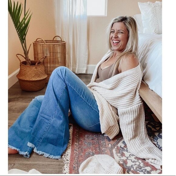 “THE GLORIA” Vintage Vibin’ Frayed Hem Pull On Bells - Picture 7 of 16